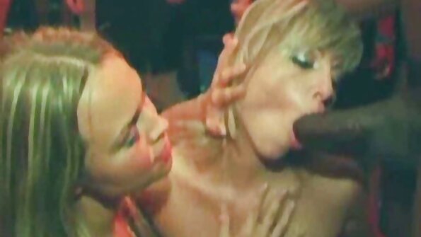 Kuguar oszalała na kutasie z seksownymi filmiki erotyczne nastolatki ustami robi loda