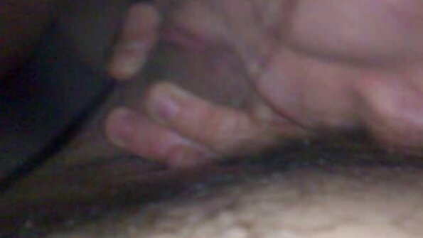 Czarny siniak paznokcie darmowe filmiki porno za darmo smukła brunetka MILF w salonie