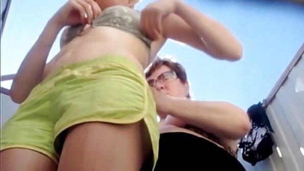 Kilku mężczyzn rucha gorącą gwalt darmowe filmiki sukę w jej dupie i ustach