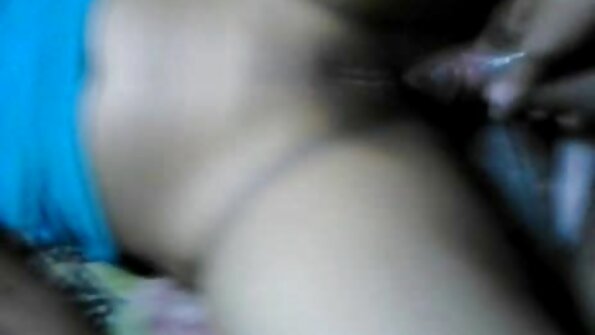 Czarna laska, która kocha kutasa, pokazuje ostry sex filmiki swoją troskę o tego dużego